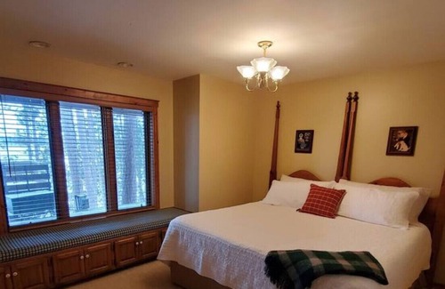 Crosslake Cabin | Spacious log cabin, outdoor living, shore lift