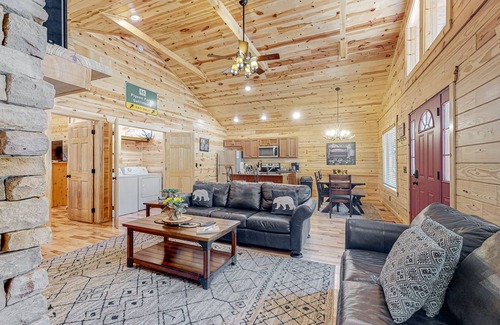 White Oak Lodge Cabin | Spacious log cabin w/hot tub, free attraction tickets, & screened-in porch