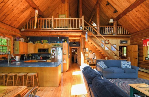 South Casco Cottage | Spacious log cabin with 600' of water frontage on picturesque Moose Pond.