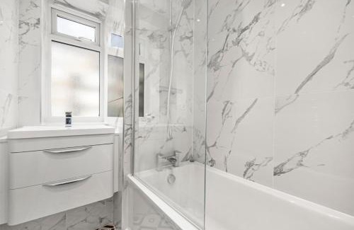Chaucer Apartment | Spacious London Bridge Flat