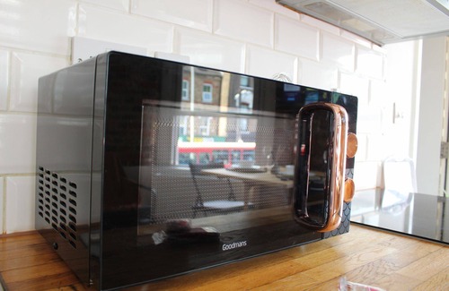 Finsbury Park Apartment | Spacious London studio zone 2 near Emirates stadium and Finsbury park