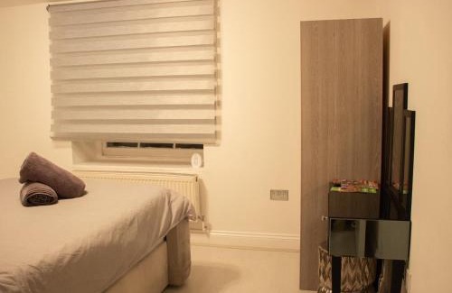 Woolwich Riverside Apartment | Spacious, lovely 2 bedroom flat in Woolwich