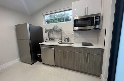 Coral Way House | Spacious Lux Casa Azul 4-bedroom with pool house in charming Miami!