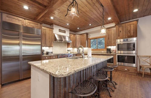 Winter Park House | Spacious & Luxurious 8-Bedroom Retreat in Downtown Winter Park on Vasquez Creek