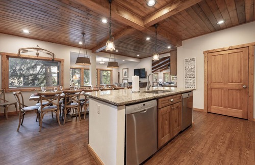 Winter Park House | Spacious & Luxurious 8-Bedroom Retreat in Downtown Winter Park on Vasquez Creek