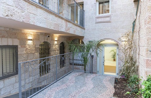 Jerusalem Apartment | Spacious, luxurious and religious