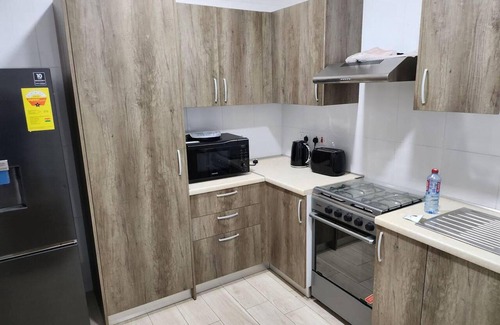 Tema House | Spacious Luxury 3bed Hse in Tema - Netflix, Wi-fi