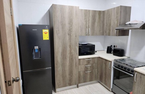 Tema House | Spacious Luxury 3bed Hse in Tema - Netflix, Wi-fi