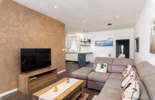 Zurrieq Apartment | Spacious Luxury 3BR Apartment with Terrace & Open Views - Zurrieq, close to sea