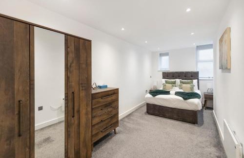 Golders Green Apartment | Spacious Luxury Apartment King Bed - Central Location