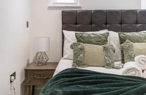 Golders Green Apartment | Spacious Luxury Apartment King Bed - Central Location