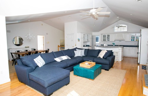 Lewes House | Spacious luxury, bay views, elevator, Xbox