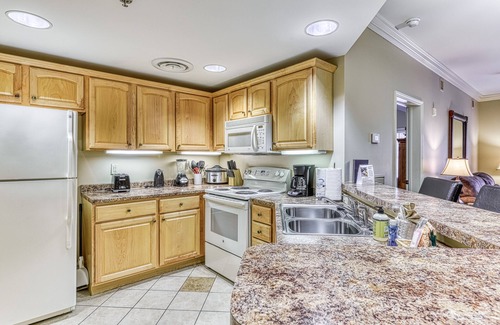 Gatlinburg Condo | Spacious luxury condo near downtown with jetted tub & free attraction tickets