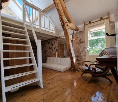 Chalmoux House | Spacious luxury farmhouse