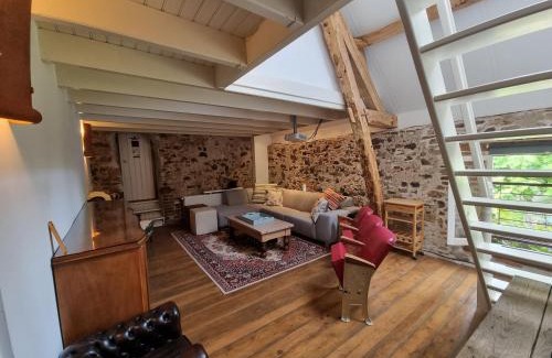 Chalmoux House | Spacious luxury farmhouse
