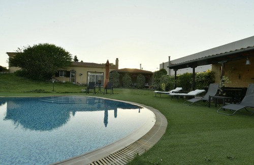 Alexandroupoli Villa | Spacious Luxury Villa with Private Pool & Lush Gardens – Close to City & Beach