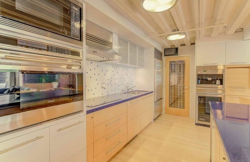 Rincon Hill Apartment | Spacious Luxury Historic Loft in Downtown SF