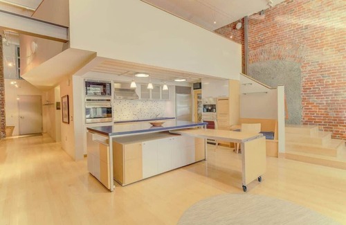 Rincon Hill Apartment | Spacious Luxury Historic Loft in Downtown SF
