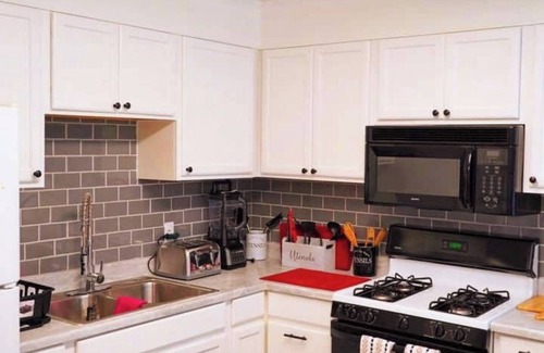 Martinsville House | Spacious Luxury Pet Friendly Home - Entire House