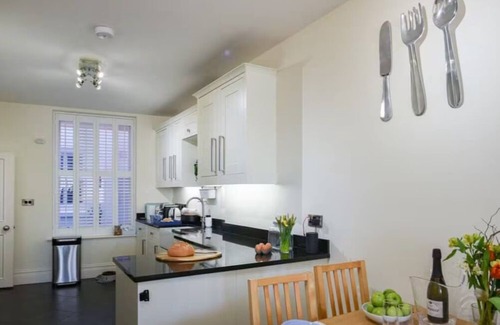 Aberdovey Apartment | Spacious Luxury Seaside Apartment -Aberdovey - Pet Friendly- Free Parking Permit