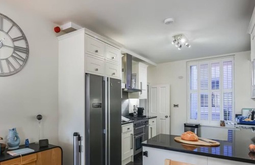 Aberdovey Apartment | Spacious Luxury Seaside Apartment -Aberdovey - Pet Friendly- Free Parking Permit