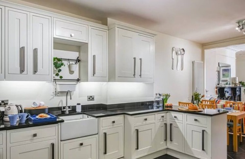 Aberdovey Apartment | Spacious Luxury Seaside Apartment -Aberdovey - Pet Friendly- Free Parking Permit