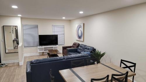 Clifton House | Spacious Luxury Stay Near Dulles Airport-IAD with Free Parkings