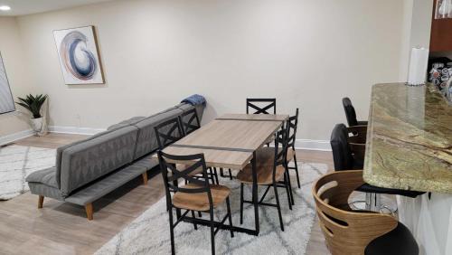 Clifton House | Spacious Luxury Stay Near Dulles Airport-IAD with Free Parkings