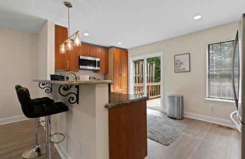 Clifton House | Spacious Luxury Stay Near Dulles Airport-IAD with Free Parkings