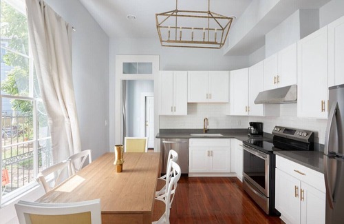 Uptown Historic District Apartment | Spacious Magazine Apt | Walkable to Shops & Cafes