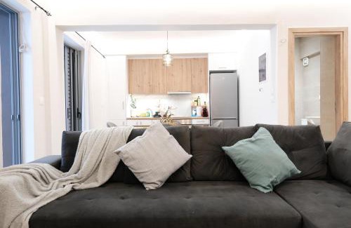 Kinosargous Apartment | Spacious Maisonette Nearby Acropolis