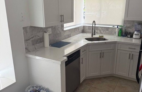 Plantation Apartment | Spacious Master Suite Near Hard Rock & Sawgrass Comfort, Style & Prime Location!