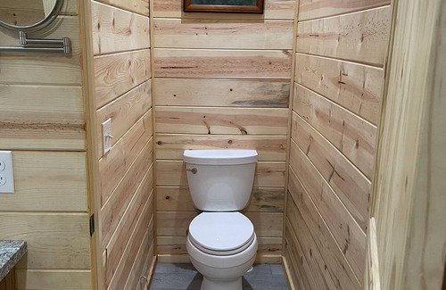 Moscow House | Spacious master suite in basement of log home. 10 minutes from Moscow!