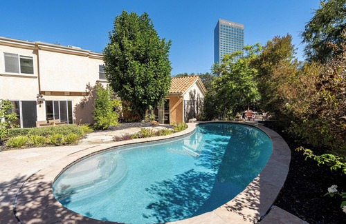 Studio City House | Spacious Mediterranean 5-bedroom house with AC, WiFi in marvelous Los Angeles