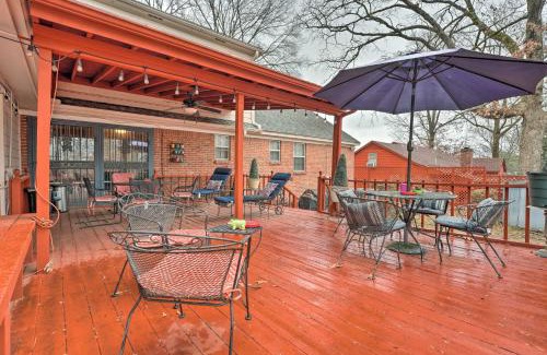 Whitehaven House | Spacious Memphis Home - Walk to Graceland