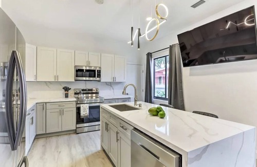 Allapattah House | Spacious Miami Getaway ~ 8 Mi to South Beach!