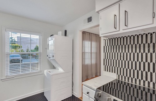 Abercorn Heights Apartment | Spacious Mid-Century Art Haven (Ext'd Stay Discounts Available)