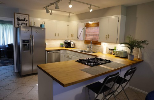 Odessa House | Spacious Mid-Century Modern 3BR 2BT