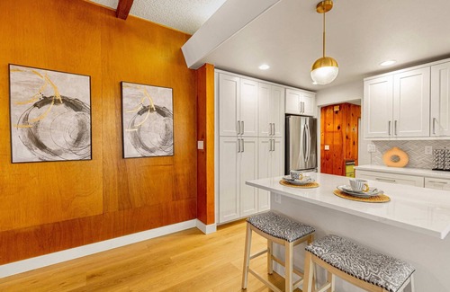Meridian Park House | Spacious Mid Century Modern Sunroom Rambler with Portable AC