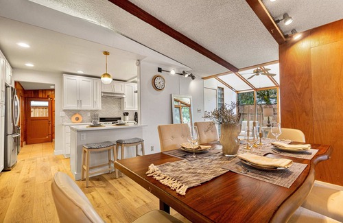 Meridian Park House | Spacious Mid Century Modern Sunroom Rambler with Portable AC
