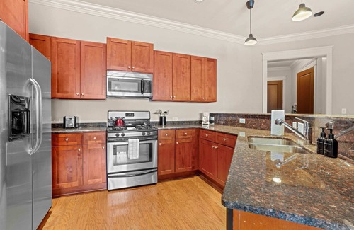 Midtown Apartment | Spacious Midtown Condo!