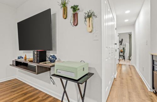 Tallahassee House | Spacious Midtown Retreat Free Parking Fsu