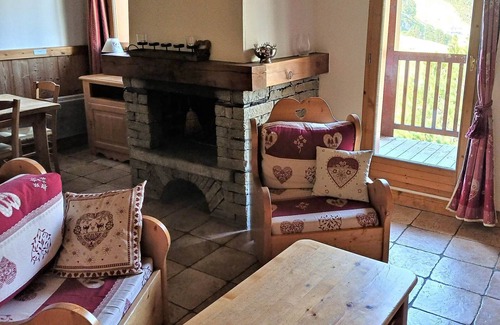 Arc-2000 Apartment | Spacious Mountain Apartment near Slopes with Balcony, Fireplace, Pool, and Parking