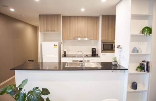 Braddon Apartment | Spacious modern 1BDR, wifi, parking, close to city