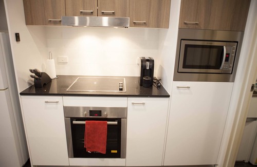 Braddon Apartment | Spacious modern 1BDR, wifi, parking, close to city