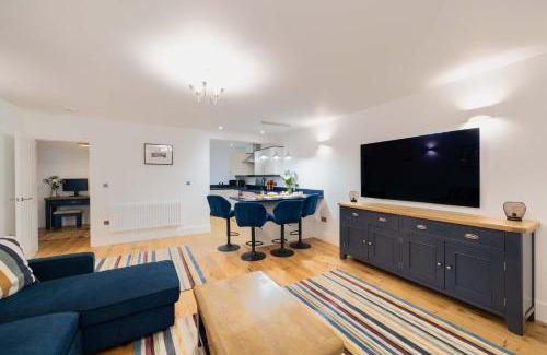 Bristol Apartment | Spacious Modern 2-bed Parking & Wi-Fi & 65"OLED