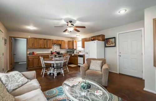 Russellville House | Spacious Modern 2 Bedroom Home Near ANO and ATU