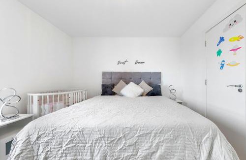 Tower Hamlets Apartment | Spacious Modern 2BR Apartment in the Heart of London
