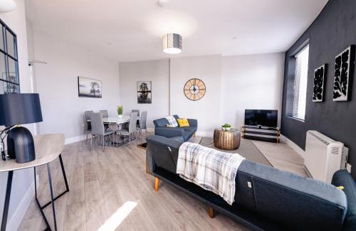Canton Apartment | SPACIOUS & MODERN 3-BED & High Ceiling