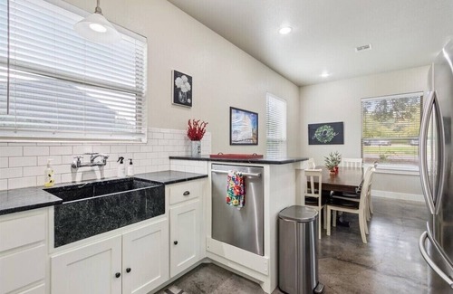 Waco House | Spacious modern 4 bedroom house -downtown Waco near Silo District